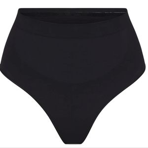 New Skims Core Control Midwaist Thong Size Small